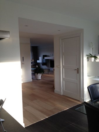 Fam Sterk uit Wageningen. Duoplank onbehandeld 19x235mm.  Daarna behandeld met Skylt (lak) van Rigostep voor een zeer natuurlijk uitstraling.